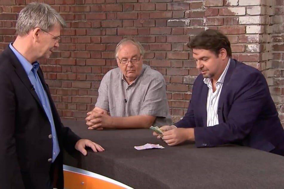 Wolfgang Pauritsch blätterte die Scheine auf den Tisch.