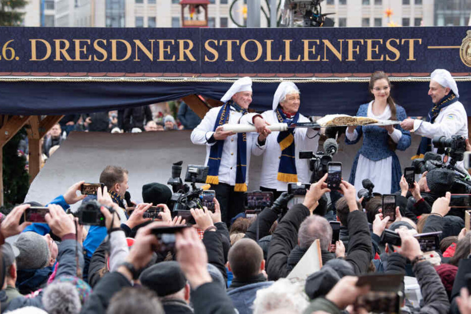 Stolz und prächtig. Der Riesenstriezel beim 26. Dresdner Stollenfest.
