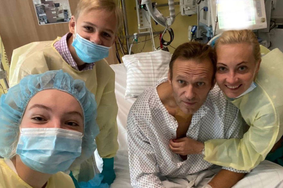 Navalny's team is sure the Kremlin critic was poisoned on ...