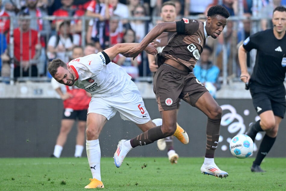 Zwischen dem FC St. Pauli um Morgan Guilavogui und dem 1. FC Heidenheim um Benedikt Gimber ging es ordentlich zur Sache.