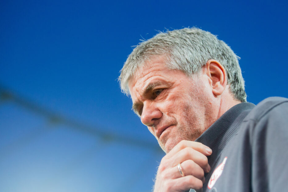 Friedhelm Funkel (66) ist seinen Job als Trainer von Fortuna Düsseldorf los.