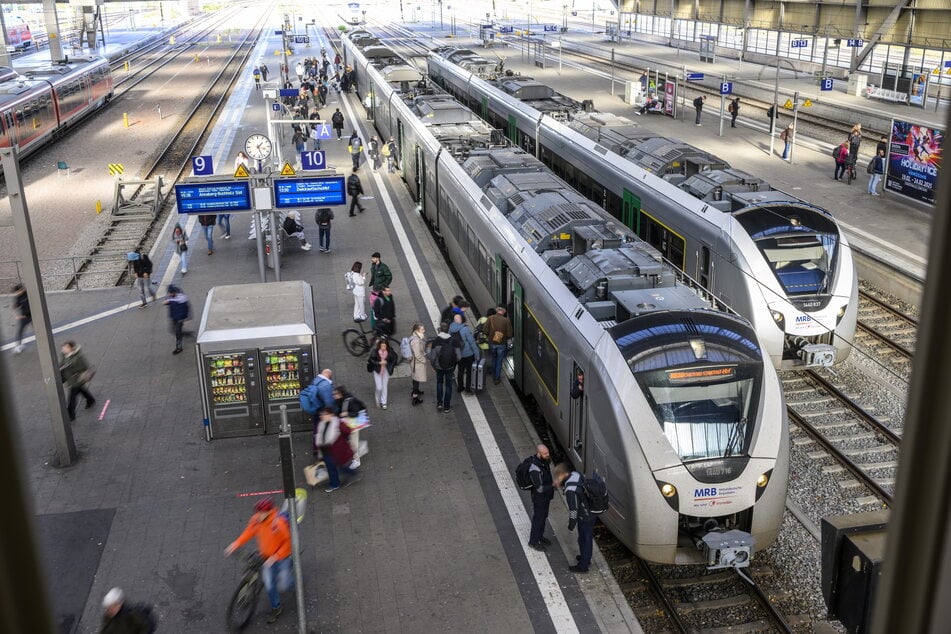 Wegen Brückenbauarbeiten: Wieder Ersatzverkehr auf MRB-Linie
