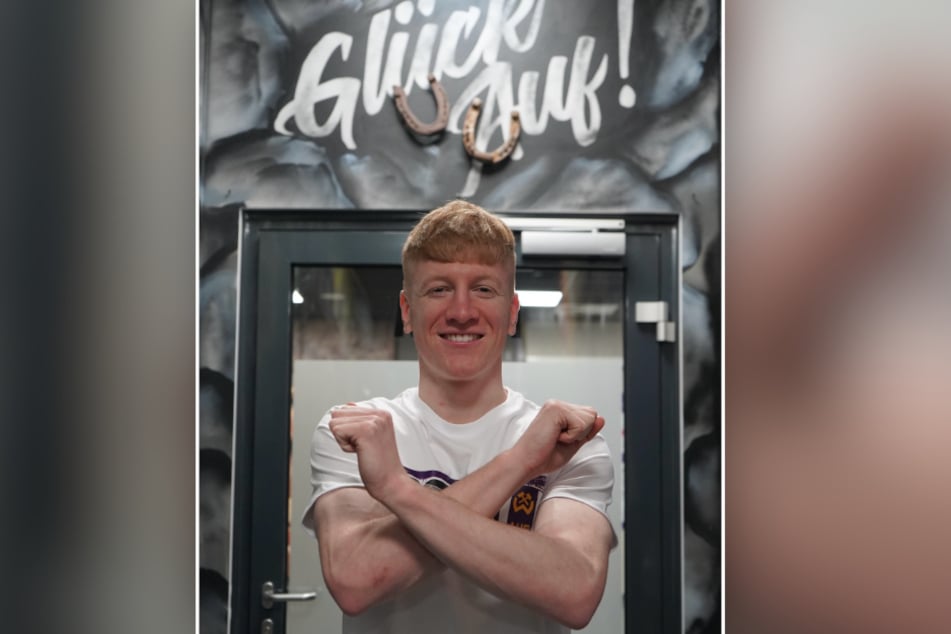 Die gekreuzten Hämmer gab es bei Erik Weinhauer (24) schon zu seiner Vorstellung im März.