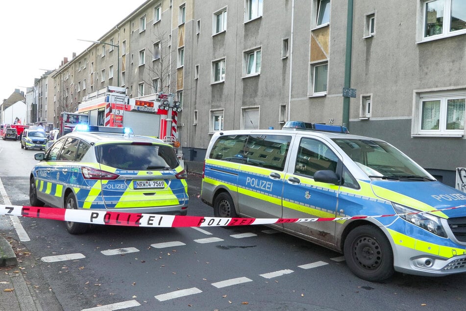 Bluttat in Düsseldorf! Mensch stirbt in Wohnung, mutmaßlicher Täter im Krankenhaus