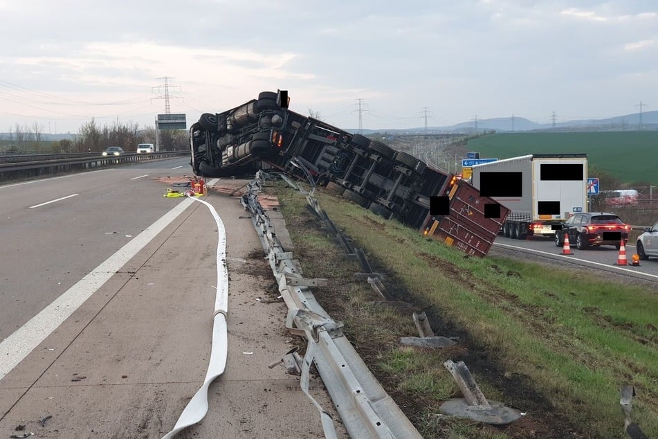 Unfall A71: Schwerer Lkw-Unfall: A71 fast den ganzen Tag voll gesperrt