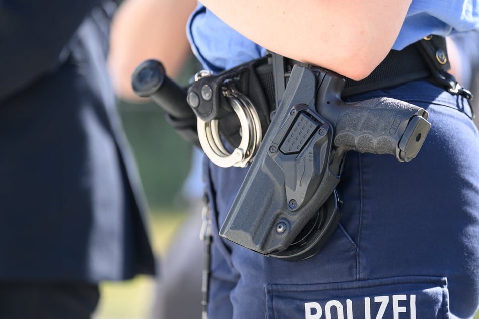 19-Jähriger bedroht mutmaßlichen Eierwerfer mit Waffe