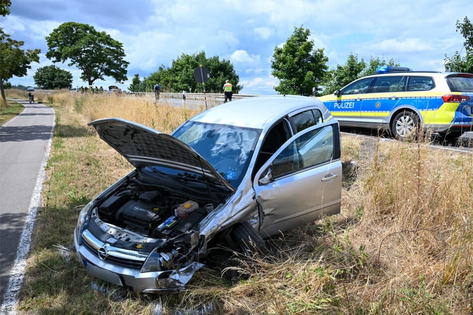 Der Fahrer des Opel wurde nach ersten Erkenntnissen leicht verletzt.