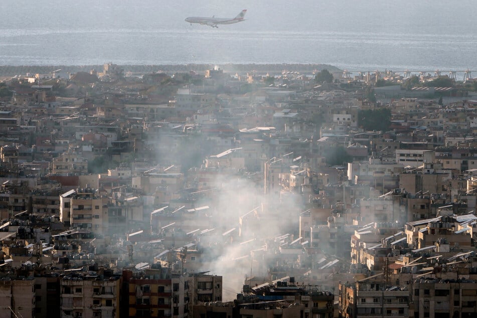 Rauch steigt über Beirut nach einem Angriff der israelischen Armee auf.