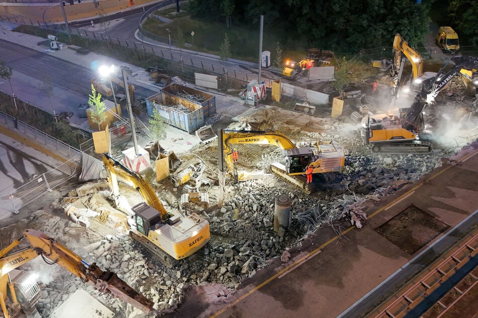 Die Bauarbeiten für eine Ersatzbrücke am Damaschkeplatz laufen nach Plan.