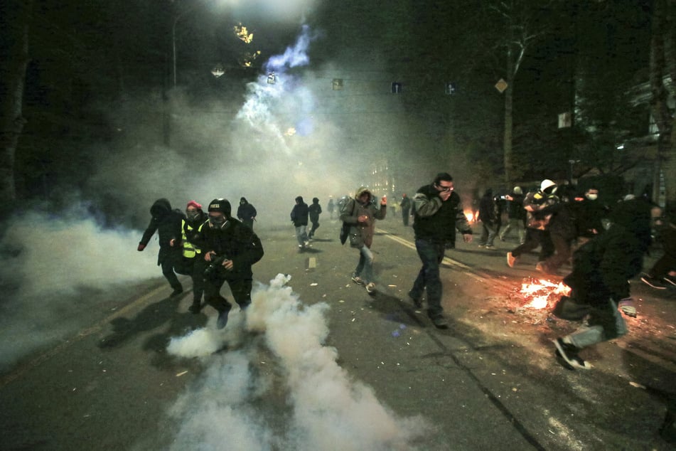 Die Straßen waren infolge der Angriffe stark verraucht.