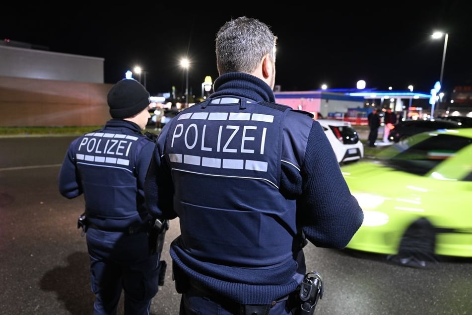 Der Sportwagen des mutmaßlichen Unfallverursachers soll technisch untersucht werden. (Symbolfoto)