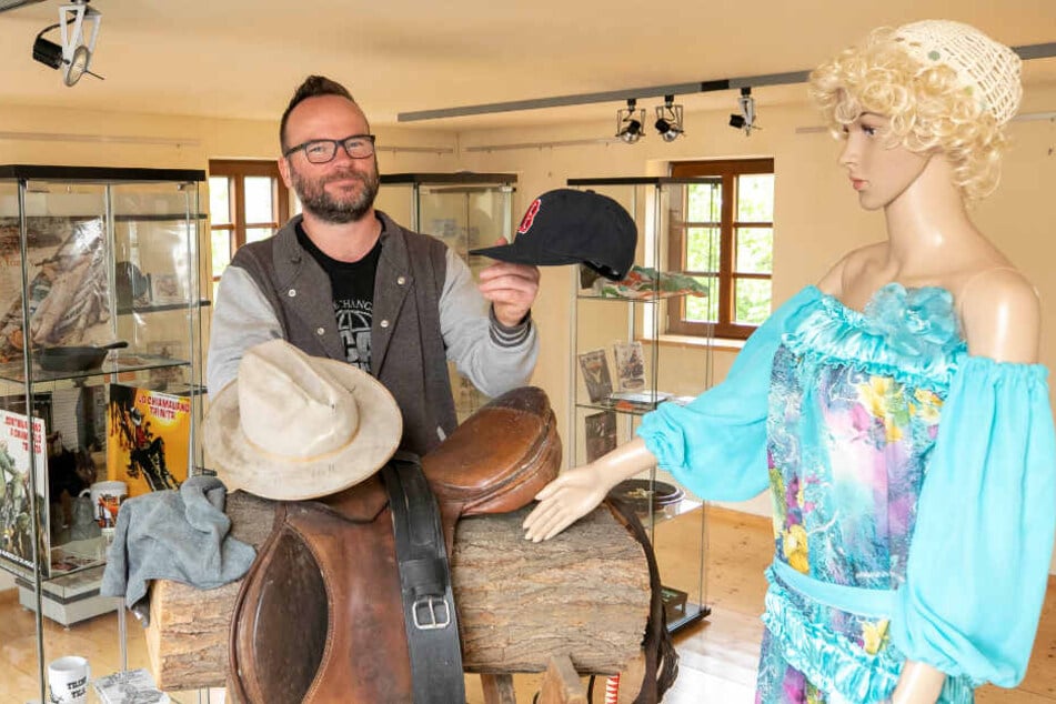 Museums-Betreiber Michael Maaß (45) in der Terence-Hill-Ausstellung. Wie es nach 2020 weitergeht, ist noch offen.