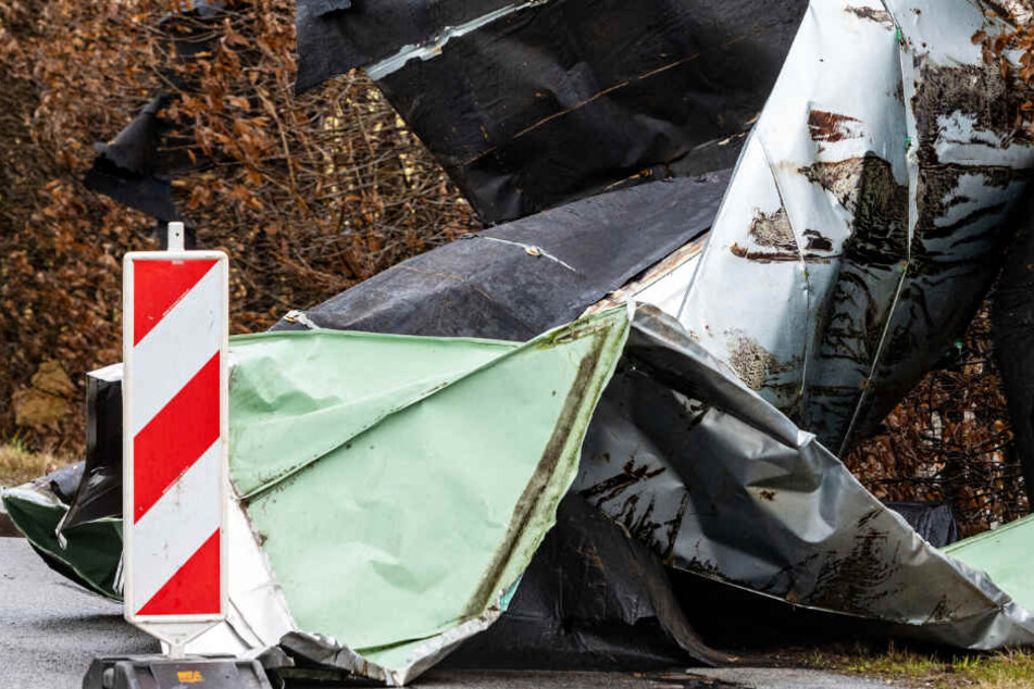 In Bayern kommt es vielerorts zu Sperrungen, da Orkantief "Sabine" wütet.