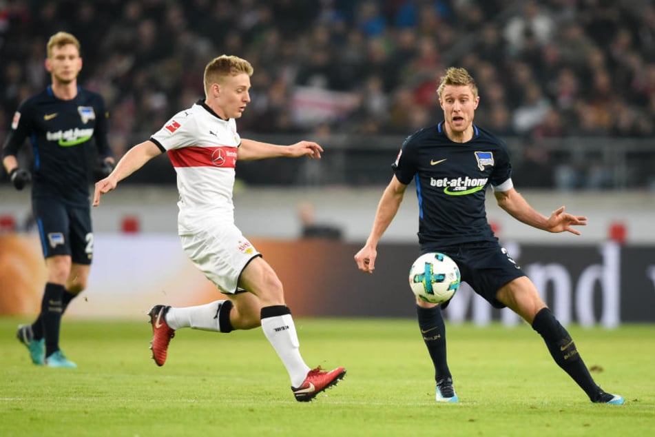 Stuttgarts Santiago Ascacibar und Berlins Per Skjelbred in Aktion.