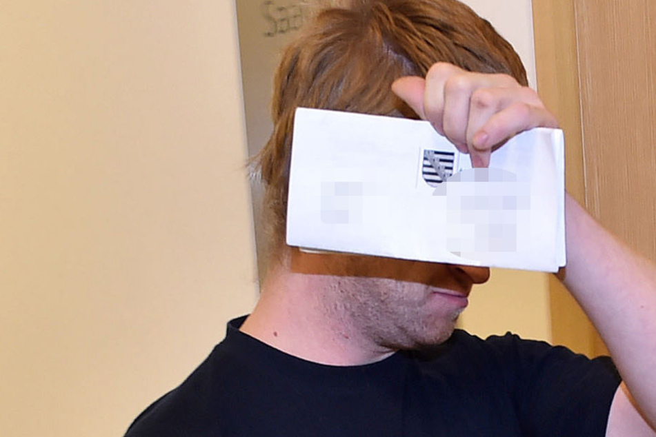 Eric G. (29) muss nun 800 Euro für seinen Hitlergruß zahlen.