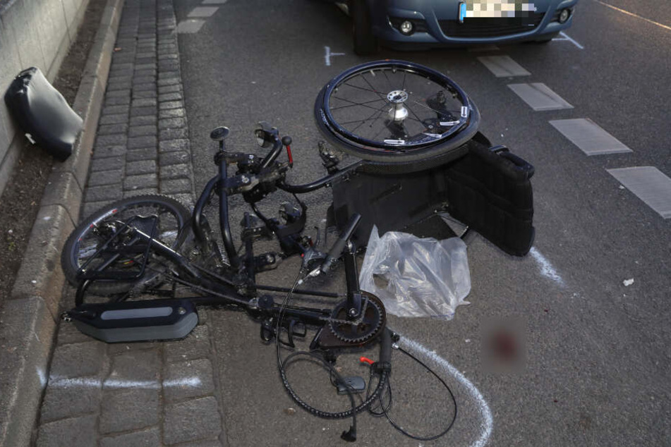 Der Fahrer wurde bei dem Verkehrsunfall schwer verletzt.