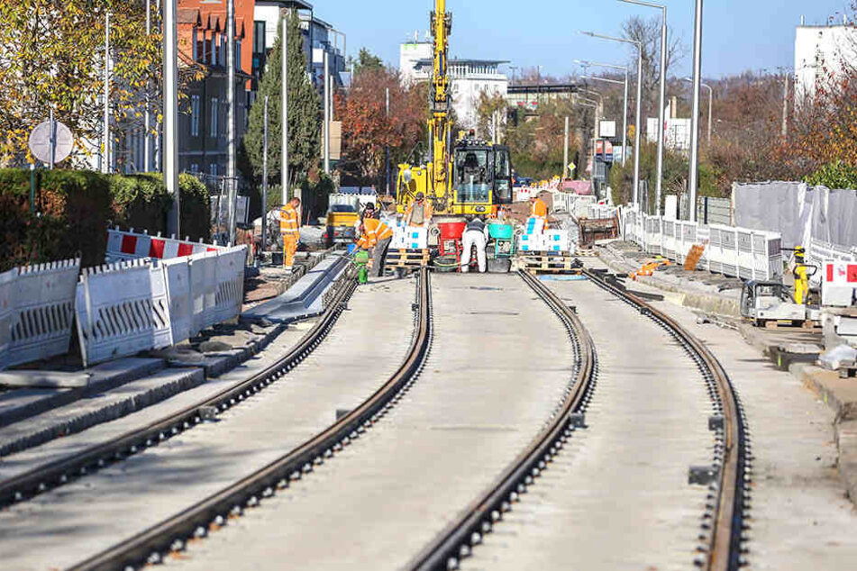 Die Gleisbauarbeiten auf der Baustelle Lübecker Straße ziehen sich bis Mitte 2019.