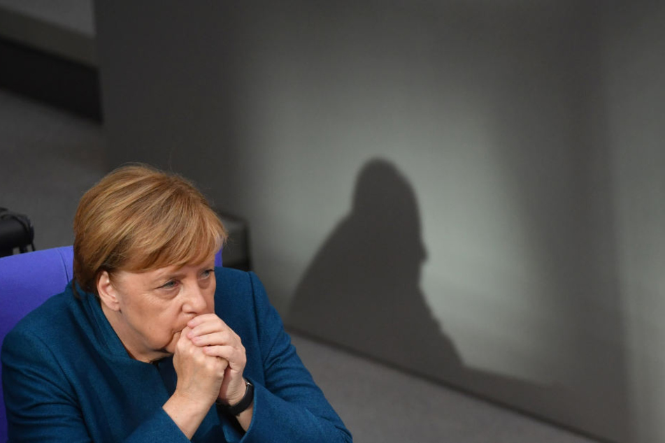 Hacker veröffentlichten Daten Hunderter Prominenter und Politiker - selbst von Kanzlerin Angela Merkel.
