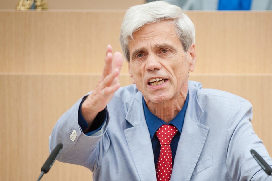Wolfgang Gedeon fordert ein Ende der Stolperstein-Aktionen.