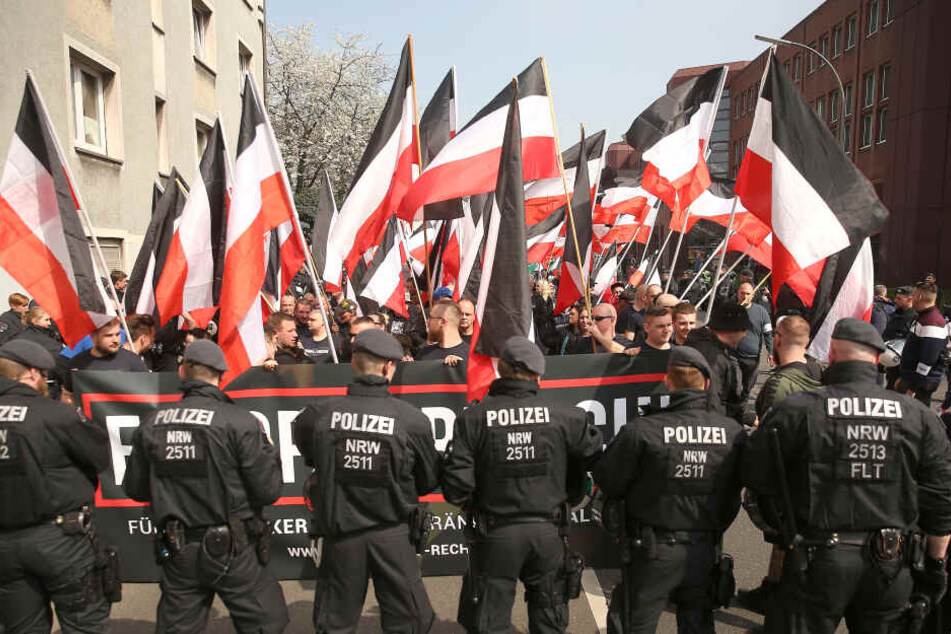 In Dortmund nahmen zahlreiche Anhänger der NPD an einer Demo teil.