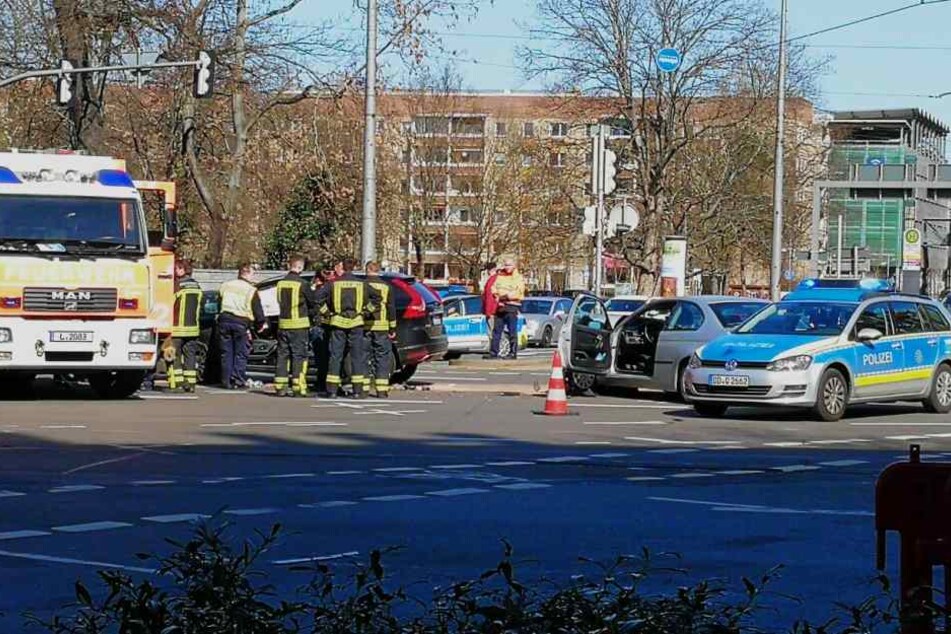 Auf der Kreuzung Harkortstraße/Martin-Luther-Ring stießen am Freitagvormittag ein BMW und ein Volvo zusammen.