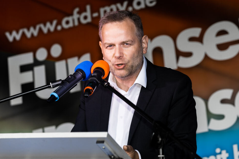 Leif-Erik Holm (AfD) spricht auf einer Wahlkampfversantaltung der AfD Mecklenburg-Vorpommern. Bei den beiden letzten Wahlen in Mecklenburg-Vorpommern wurde die AfD jeweils zweitstärkste Kraft.