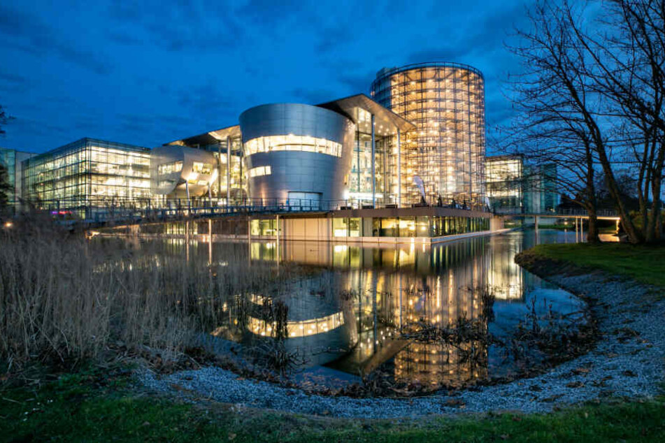 Die Gläserne Manufaktur von VW wird zum Schulungs- und Digitalzentrum. Die Pkw-Fertigung bleibt erhalten: Ab Herbst 2020 läuft hier zudem der ID.3 vom Band.
