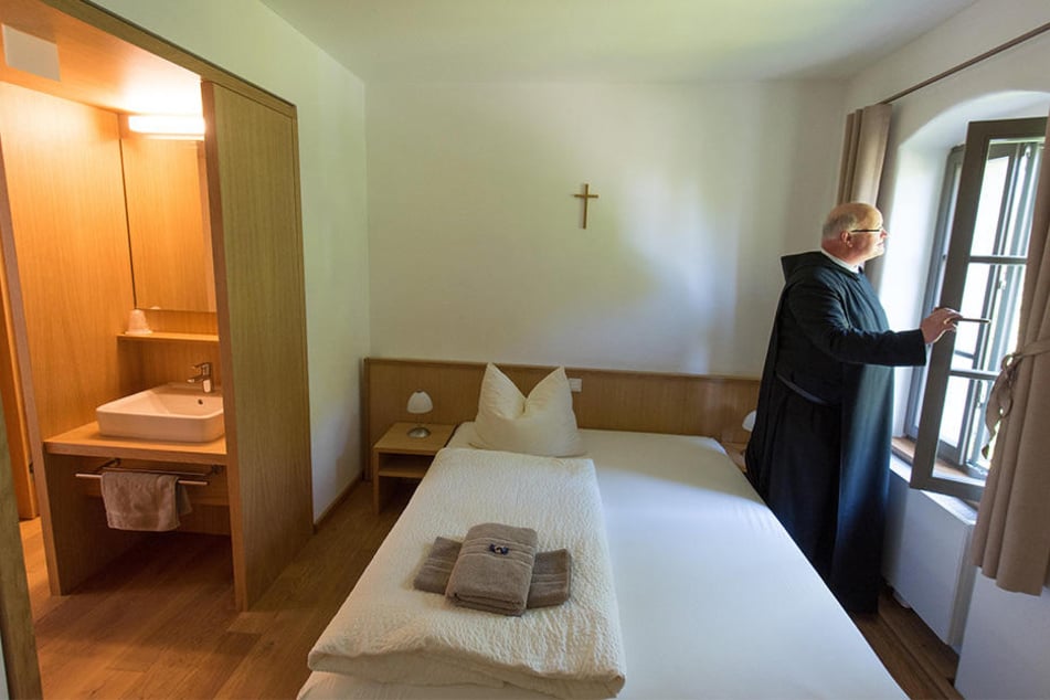 Im Benediktinerkloster Wechselburg können Ruhesuchende sich in Ferienwohnungen himmlich betten.