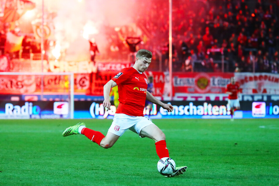 Stürmer Elias Huth (25) hat beim Halleschen FC wie erhofft eingeschlagen und soll gehalten werden.