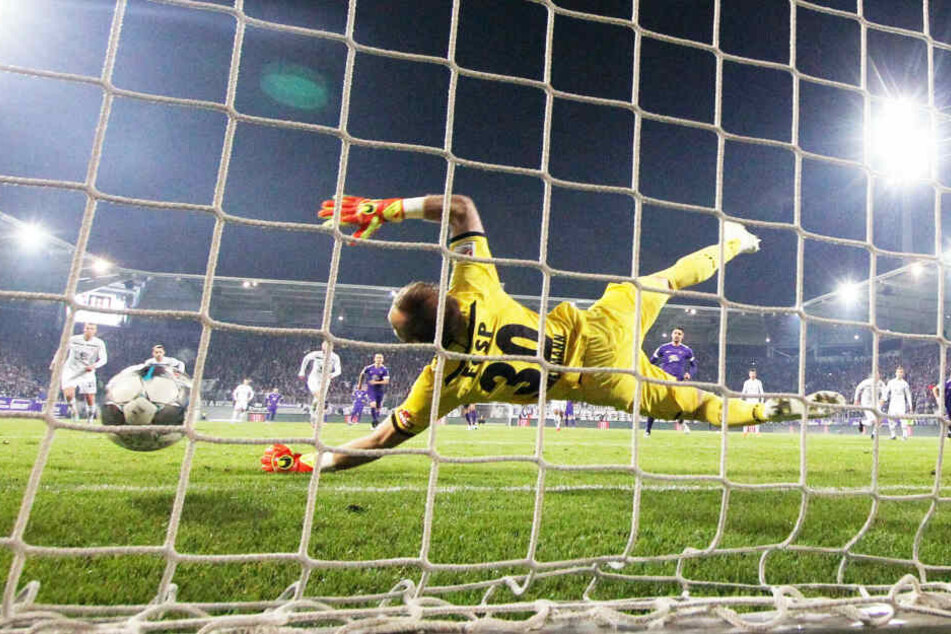 Tor für Aue. Dimitrij Nazarov trifft per Handelfmeter zum 2:0.