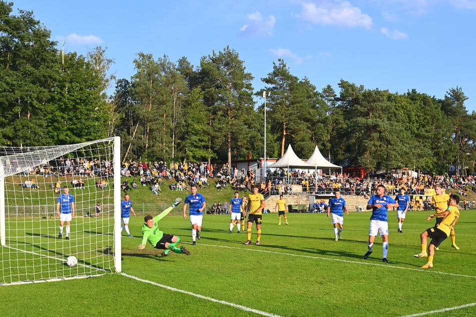 In der vorletzten Saison wich auch Dynamo Dresden für das Sachsenpokalspiel gegen Wurzen in den Jägerpark aus.