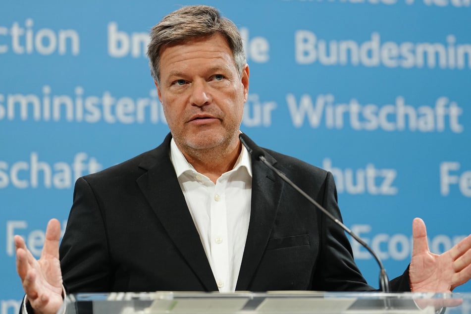 Bundeswirtschaftsminister Robert Habeck (55, Grüne) lud Hersteller, Verbände und Gewerkschaft zum Autogipfel.