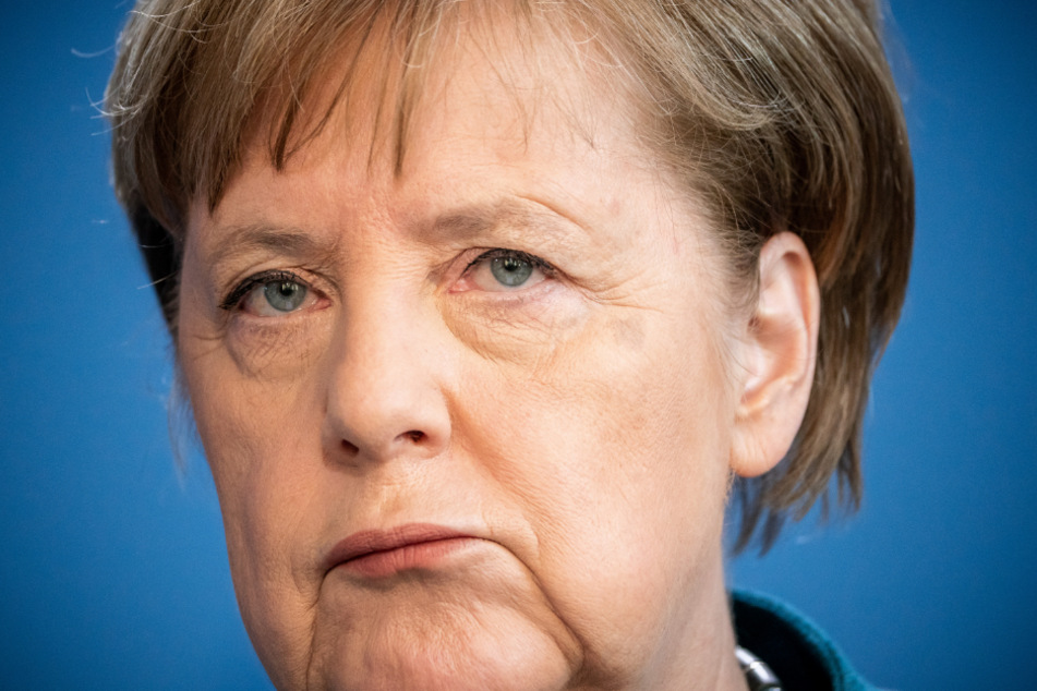 Kurz nach der Pressekonferenz von Kanzlerin Merkel schießt Bayern quer. 