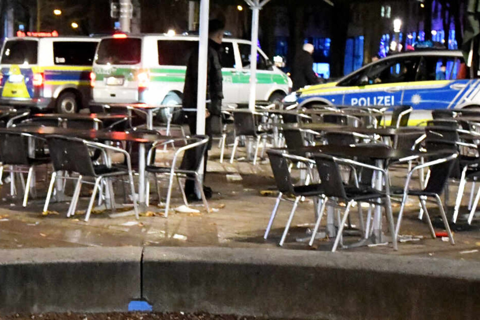 Die zuständigen Beamten waren vor Ort mit einem Großaufgebot im Einsatz.