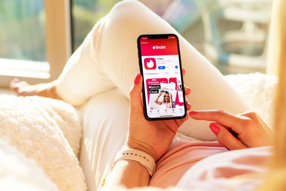 Die Dating-App Tinder soll sicherer werden (Symbolbild).