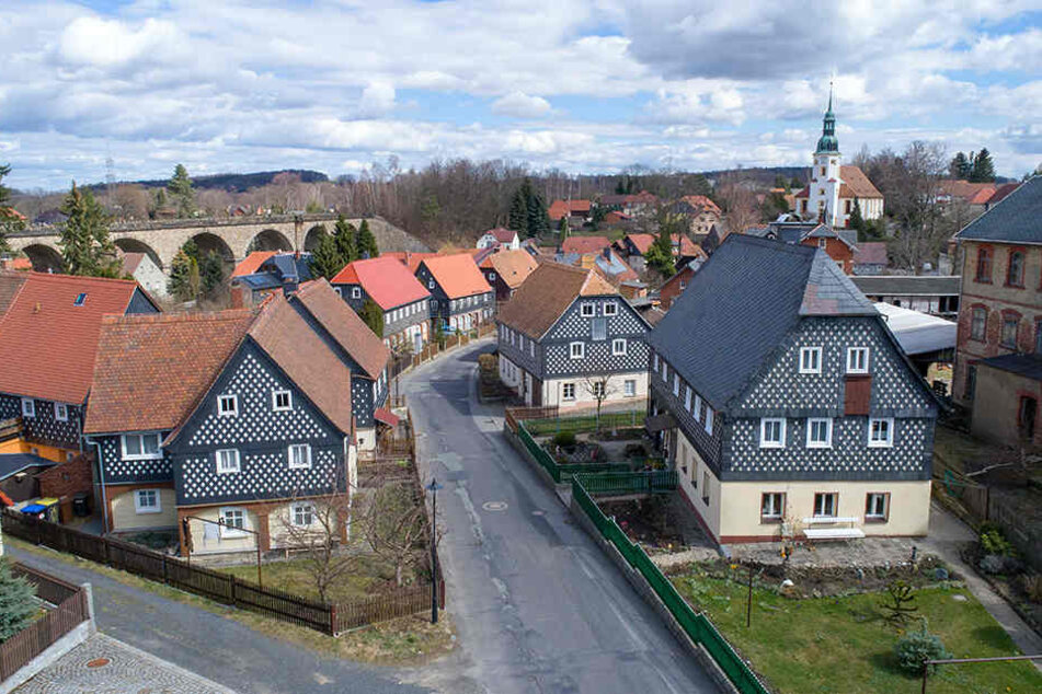 Obercunnersdorf aus der Luft gesehen. Der Ort bei Löbau hat gleich ganze Umgebindehaus-Straßen.
