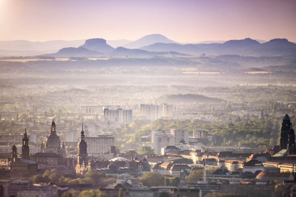 Bewerbung mit Weitblick: Schon dieser herrliche Blick über die Dächer von Dresden bis in die Sächsische Schweiz wäre den Titel wert.
