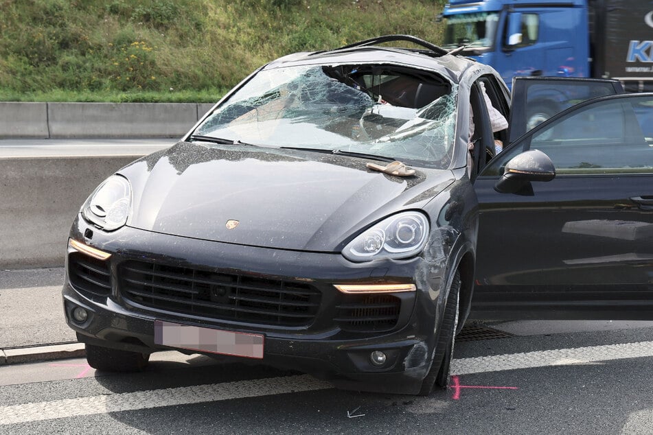 Die Beifahrerin wurde aus dem Porsche Cayenne geschleudert und dabei lebensbedrohlich verletzt.