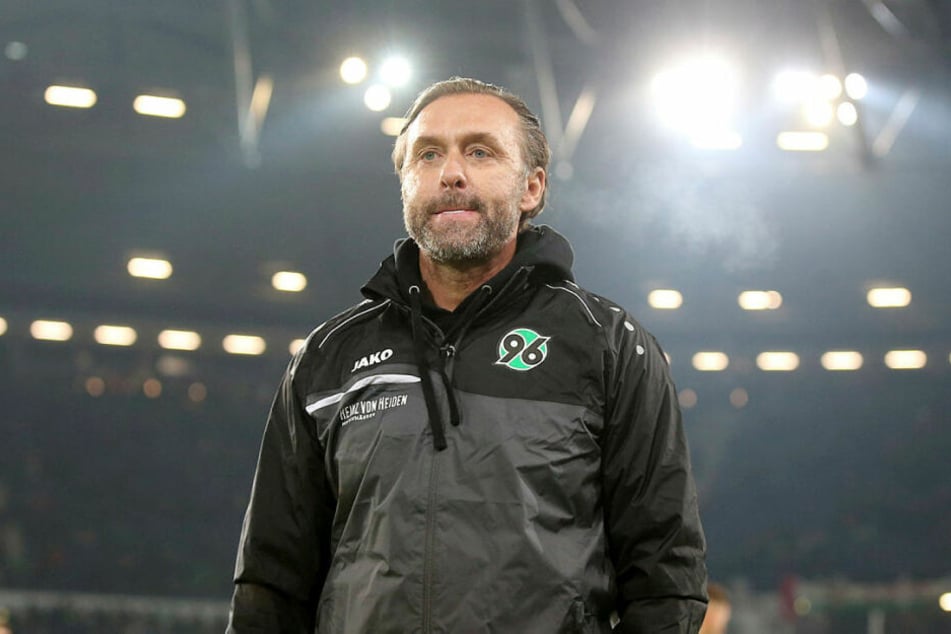 Enttäuscht von seinem Team, aber unbeeindruckt vom Gegner: der neue Hannover-Trainer Thomas Doll (52).