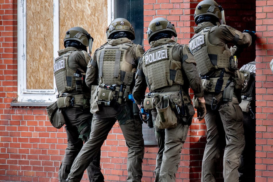 Mit einem Schuss stoppten die Spezialkräfte den Randalierer. (Archivbild)