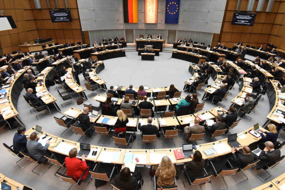 Abgeordnete und Senatoren sind zu einer Sitzung zusammen gekommen. (Symbolbild)