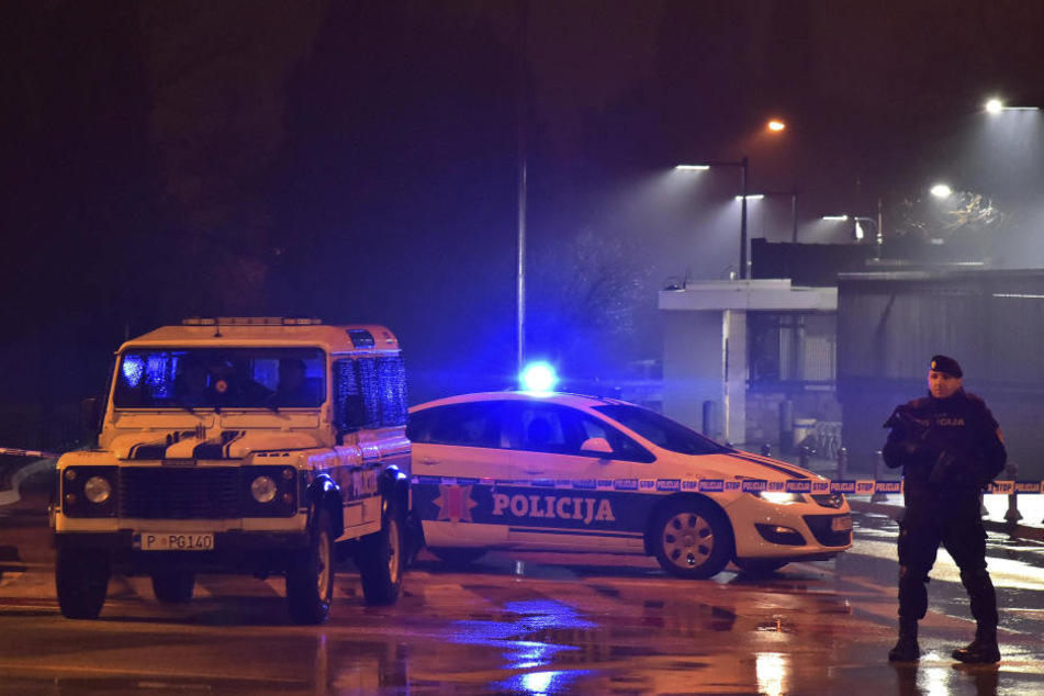 Auf die US-Botschaft in dem kleinen Adriastaat Montenegro ist ein Anschlag verübt worden.