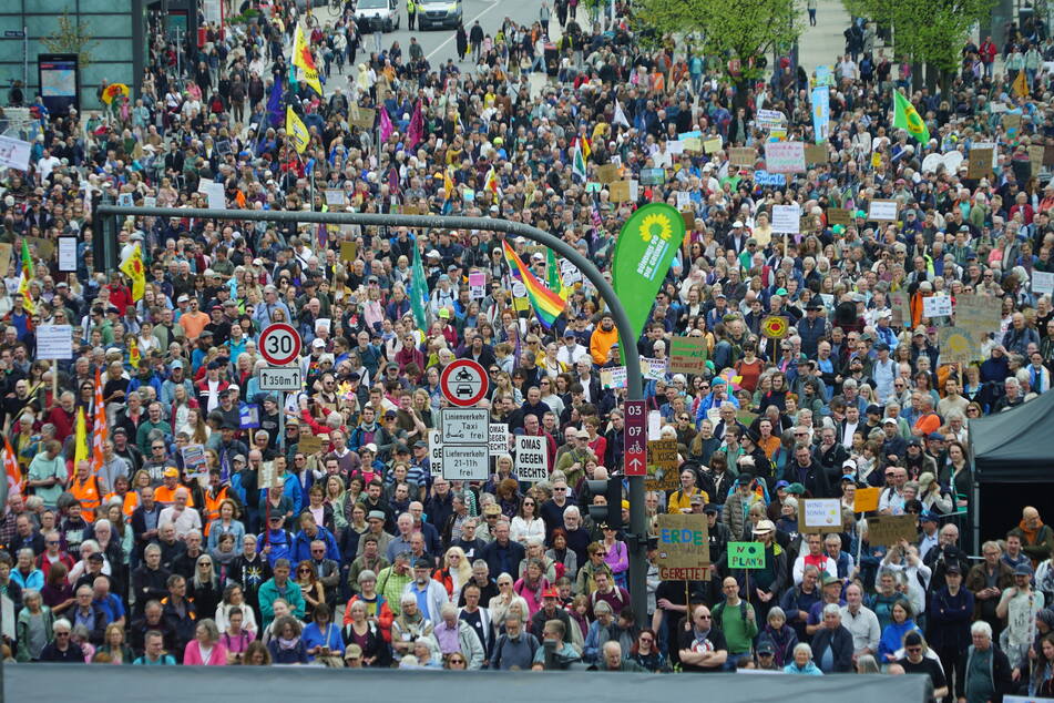 Mehrere tausende Menschen demonstrierten am Samstag für die Energiewende.