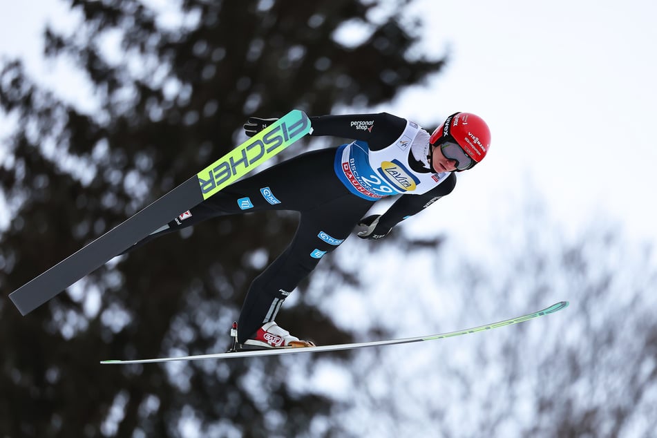 DSV-Springer Karl Geiger (32) kommt auf 117,5 Meter.