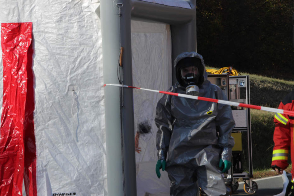 Mit Spezialausrüstung ausgestattet, konnte die Feuerwehr das Leck schließen.