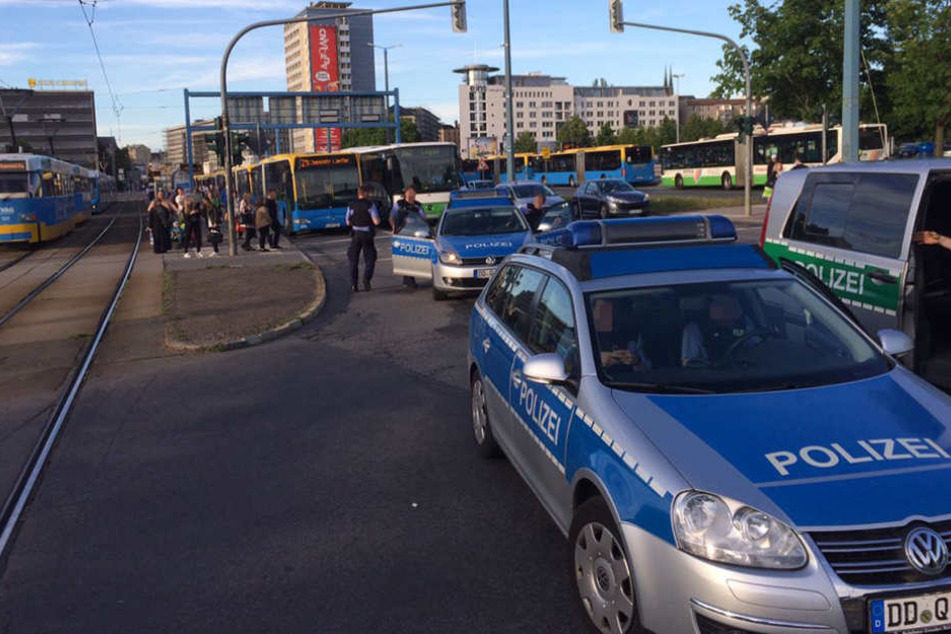 Nichts geht mehr! Busse und Bahnen stehen an der Bahnhofstraße still.