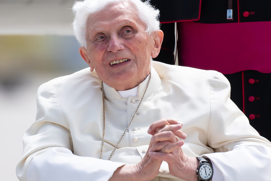 Der emeritierte Papst Benedikt XVI. starb am 31. Dezember 2022 im Alter von 95 Jahren in der Vatikanstadt.