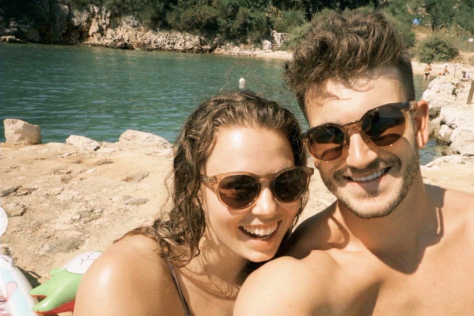 Liebe schlägt Rivalität: Neues Ski-Traumpaar grüßt aus dem Urlaub