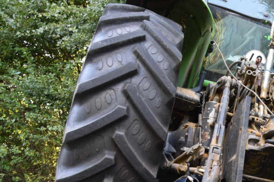 Bei zwei Unfällen starben Landwirte, weil sie von ihren eigenen Traktoren überrollt wurden. (Symbolbild)