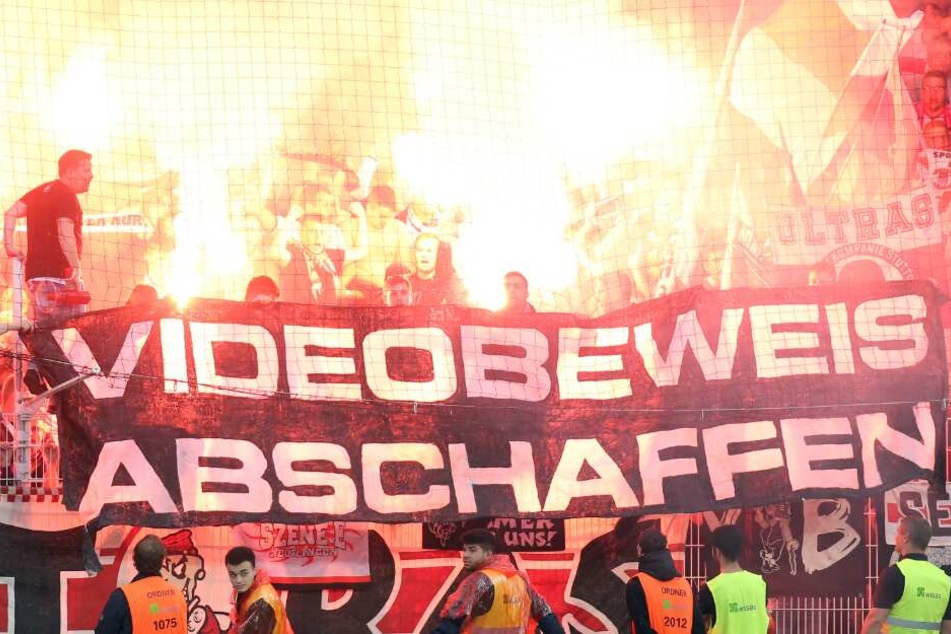 Auch in anderen Stadien sind zahlreiche Fans für die Abschaffung des Videobeweises.